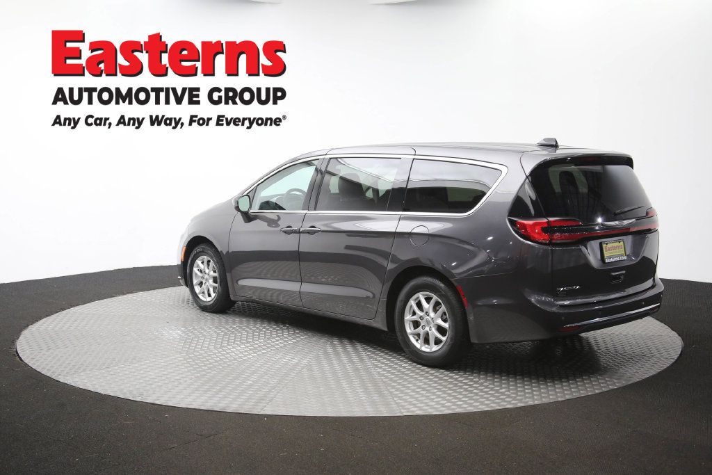 Used 2023 Chrysler Pacifica Touring-L FWD image 67