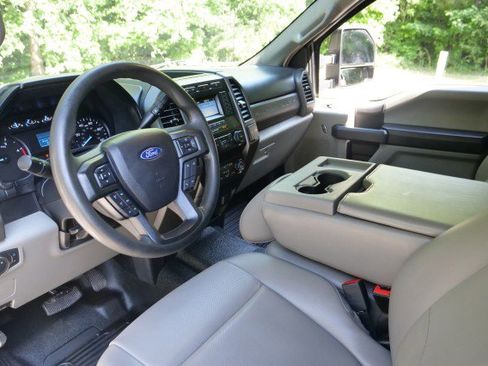Used 2020 Ford F250 XL w/ Power Equipment Group AWD/4WD image 2