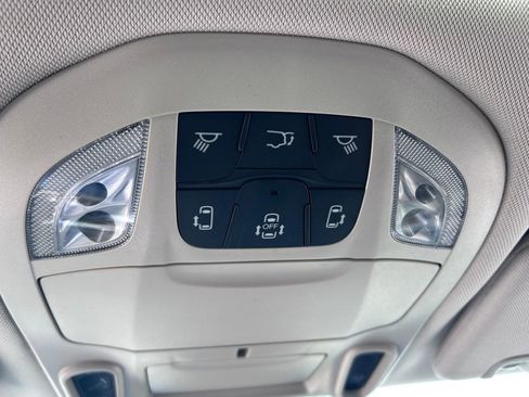 Used 2022 Chrysler Pacifica Limited FWD image 17