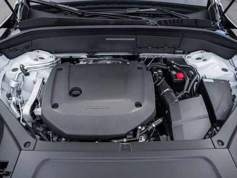 New 2026 Volvo XC90 B6 Plus w/ Protection Package Premier image 18