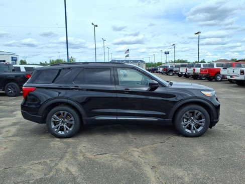 Certified 2023 Ford Explorer XLT w/ Equipment Group 202A AWD/4WD image 7