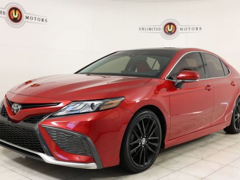 Used 2021 Toyota Camry XSE image 5
