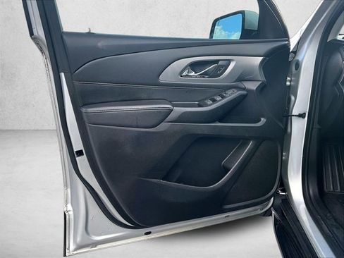 Used 2019 Chevrolet Traverse LT image 18