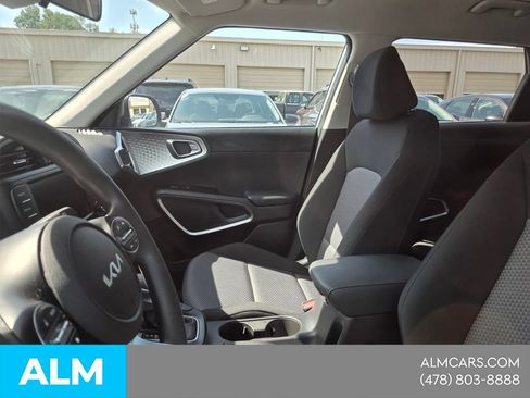 Used 2025 Kia Soul LX w/ LX Technology Package FWD image 4