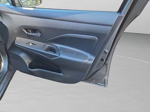 Used 2025 Nissan Versa SV image 39