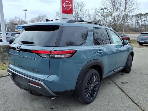 New 2026 Nissan Pathfinder SL image 3