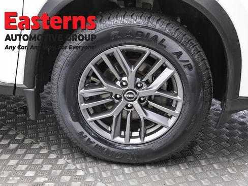 Used 2023 Nissan Rogue S AWD/4WD image 32