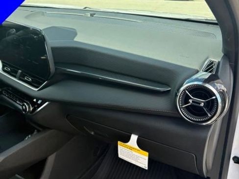 New 2026 Chevrolet Equinox LT w/ Convenience Package II FWD image 29