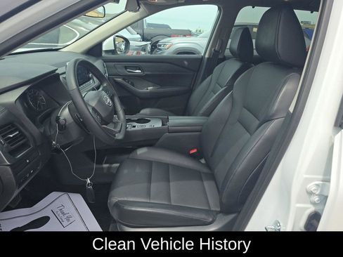 Used 2025 Nissan Rogue SV w/ SV Premium Package FWD image 4