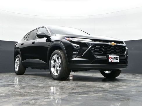 New 2026 Chevrolet Trax LS w/ LS Convenience Package FWD image 26