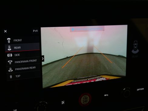 Used 2023 Porsche Macan Turbo image 33