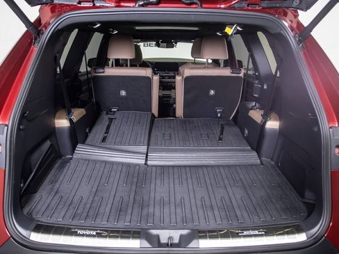 Used 2025 Toyota Grand Highlander AWD Hybrid image 8