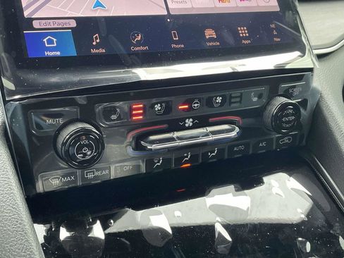 New 2025 Jeep Grand Cherokee L Limited w/ Luxury Tech Group II image 34