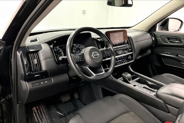 Used 2025 Nissan Pathfinder SV FWD image 15