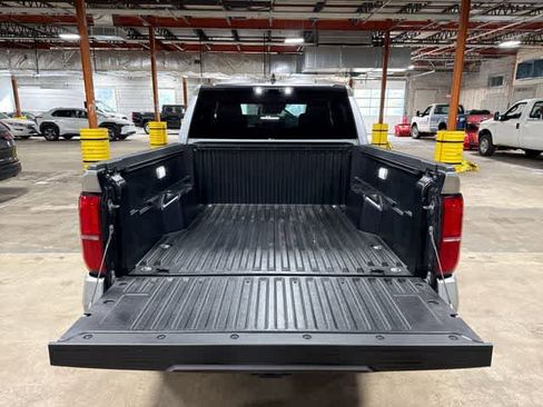 Certified 2025 Toyota Tacoma SR5 AWD/4WD image 11