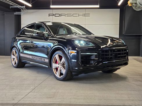 Certified 2025 Porsche Cayenne GTS AWD/4WD image 30
