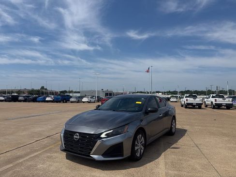 Certified 2024 Nissan Altima 2.5 S FWD image 8