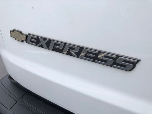Used 2021 Chevrolet Express 2500 w/ Driver Convenience Package RWD image 15