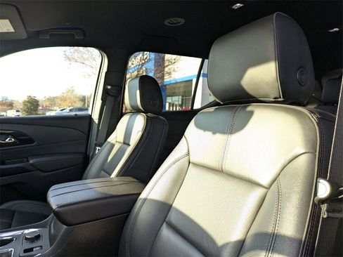 Used 2023 Chevrolet Traverse RS image 14