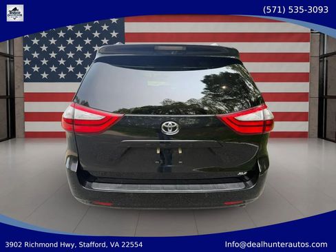 Used 2016 Toyota Sienna XLE Premium FWD image 8
