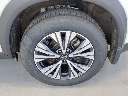 Used 2023 Nissan Rogue SV image 31