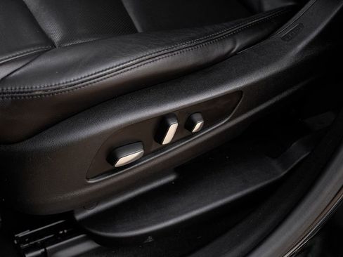 Used 2019 Cadillac XT5 Luxury image 32