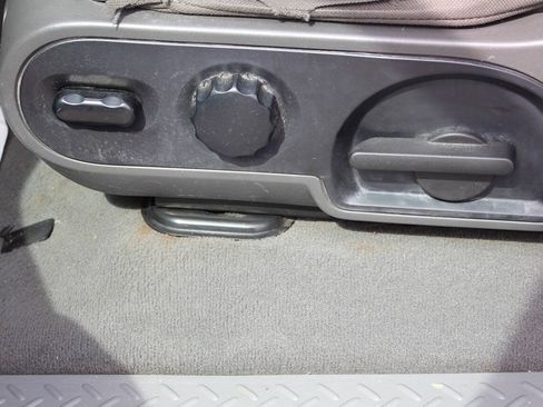 Used 2006 Ford F150 XLT AWD/4WD image 10