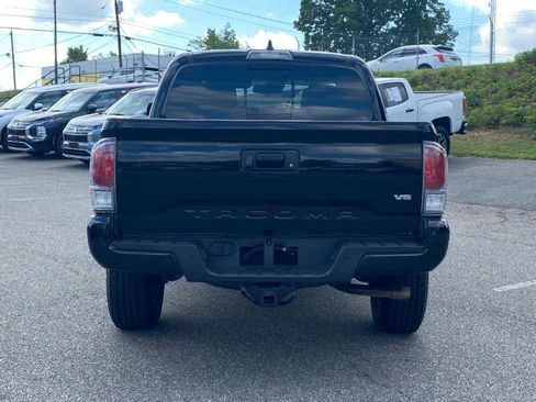 Used 2020 Toyota Tacoma TRD Sport w/ Technology Package image 4
