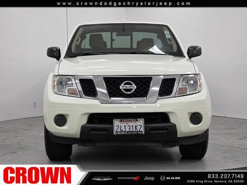 Used 2017 Nissan Frontier SV RWD image 2