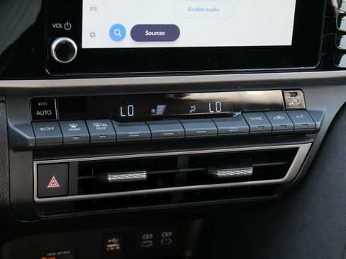 Used 2025 Toyota Camry LE w/ Convenience Package FWD image 21