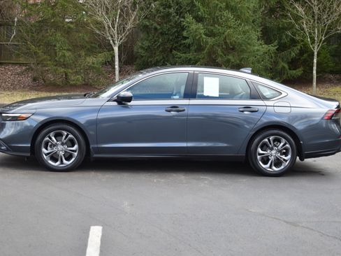 Certified 2023 Honda Accord EX image 28