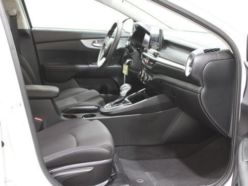Used 2023 Kia Forte LXS w/ LXS Technology Package FWD image 23