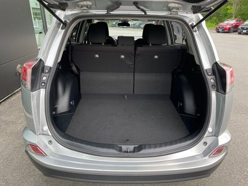 Used 2018 Toyota RAV4 LE AWD/4WD image 7