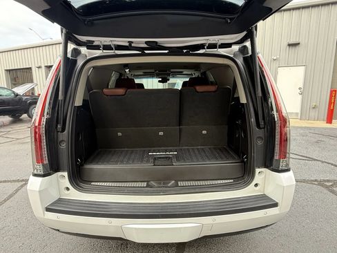 Used 2018 Cadillac Escalade Premium Luxury AWD/4WD image 11
