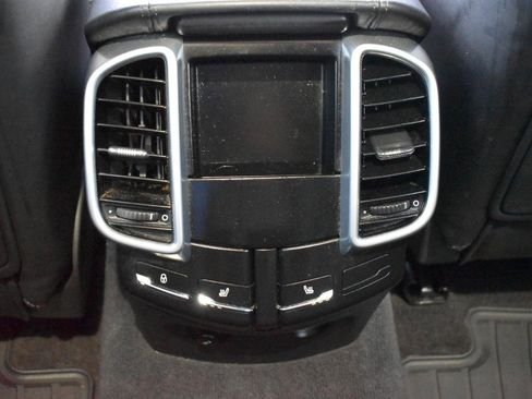 Used 2015 Porsche Cayenne Turbo image 41