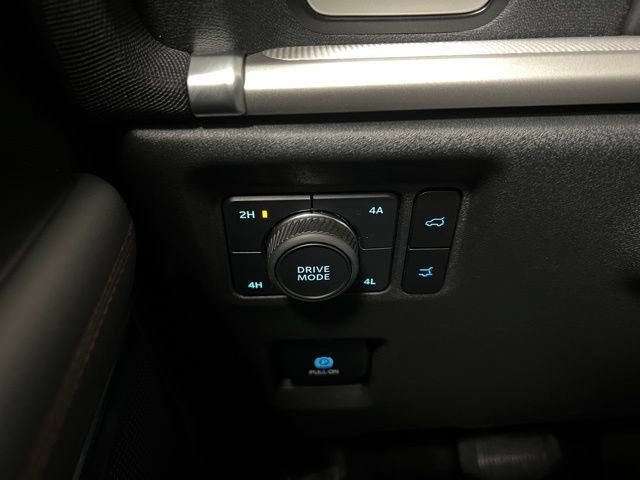 Used 2025 Ford Expedition Active AWD/4WD image 33