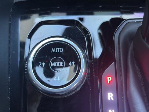 Used 2024 GMC Canyon AT4 w/ Canyon Safety Plus Package AWD/4WD image 16