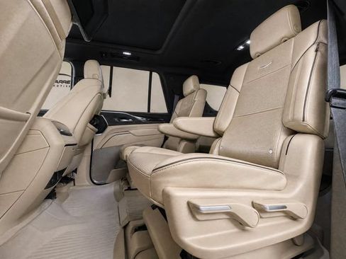 Used 2023 Cadillac Escalade Premium Luxury w/ LPO, Floor Liner Package AWD/4WD image 10