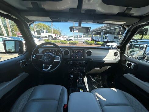 Used 2021 Jeep Gladiator Overland image 16