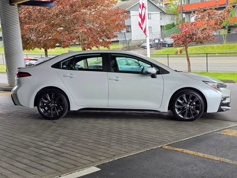Used 2024 Toyota Corolla XSE FWD image 4