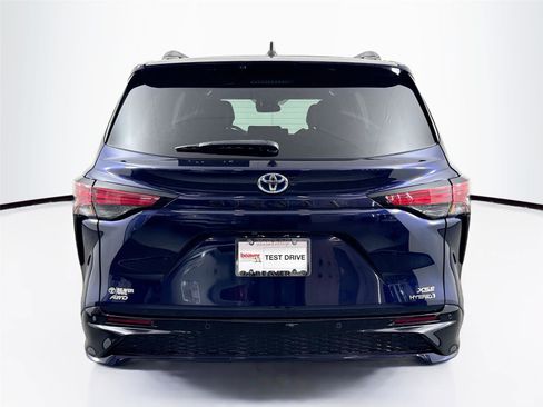 Certified 2022 Toyota Sienna XSE image 13