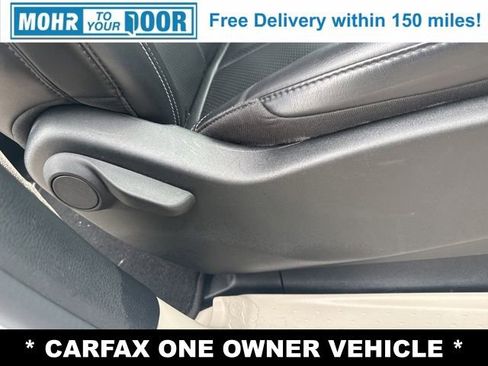 Used 2023 Chrysler Pacifica Touring-L image 25