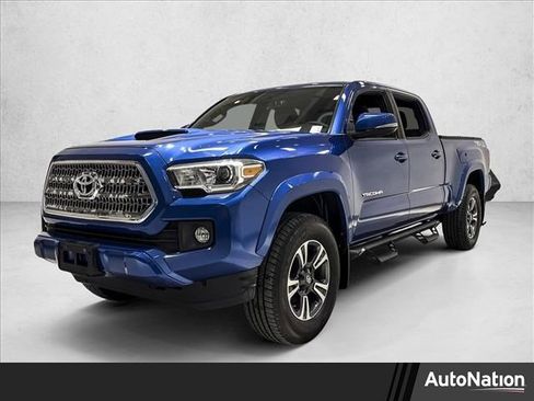 Used 2017 Toyota Tacoma TRD Sport image 1