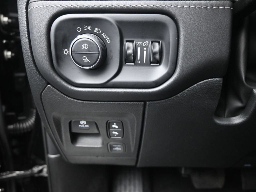 Used 2025 RAM 1500 Limited AWD/4WD image 38