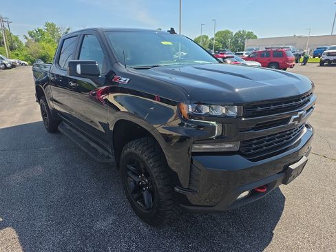 Used 2021 Chevrolet Silverado 1500 LT Trail Boss w/ Convenience Package II AWD/4WD image 2