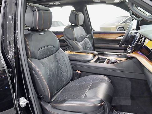 Used 2024 Jeep Grand Wagoneer Series III image 31