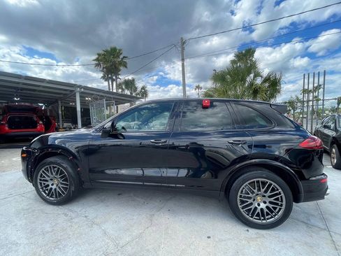 Used 2017 Porsche Cayenne Platinum Edition w/ Premium Package (PJV) AWD/4WD image 2