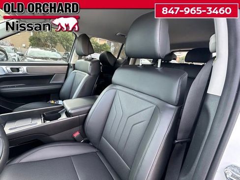 Used 2025 Hyundai Santa Fe SEL AWD/4WD image 11