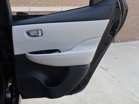 Used 2018 Nissan Leaf SL w/ SL Technology Package FWD image 21