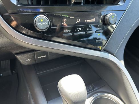 Used 2021 Toyota Camry SE FWD image 14